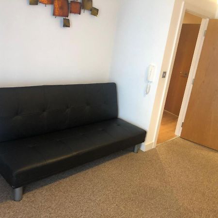 Lovely Serviced Apartment 2Min 2 City Center Манчестър Екстериор снимка