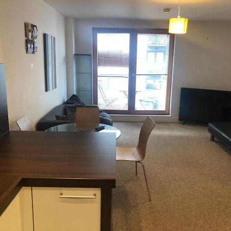 Lovely Serviced Apartment 2Min 2 City Center Манчестър Екстериор снимка