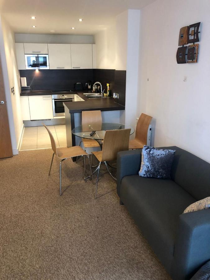 Lovely Serviced Apartment 2Min 2 City Center Манчестър Екстериор снимка