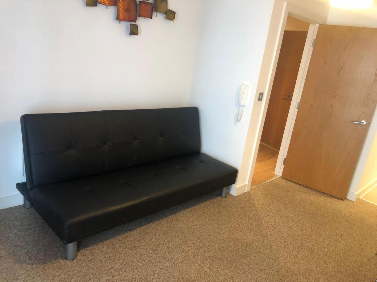 Lovely Serviced Apartment 2Min 2 City Center Манчестър Екстериор снимка