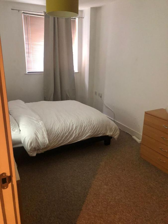 Lovely Serviced Apartment 2Min 2 City Center Манчестър Екстериор снимка